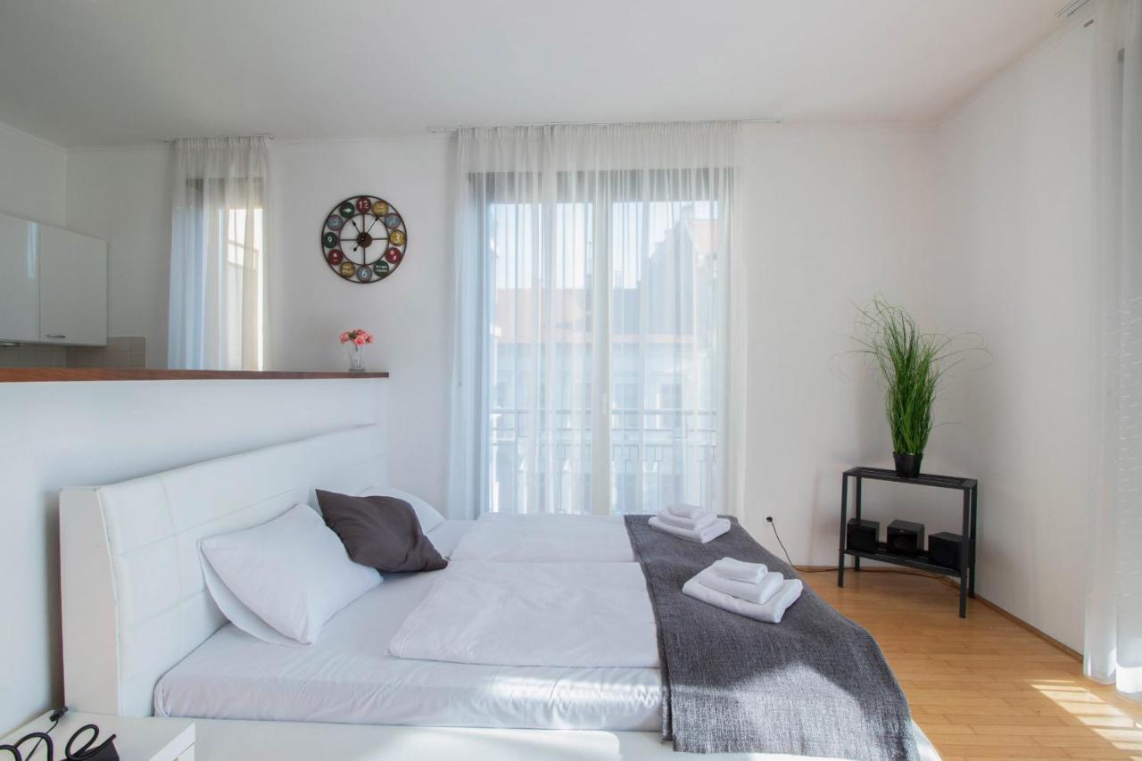 Kiraly Pop Studio With Terrace With Free Parking Apartman Budapest Kültér fotó